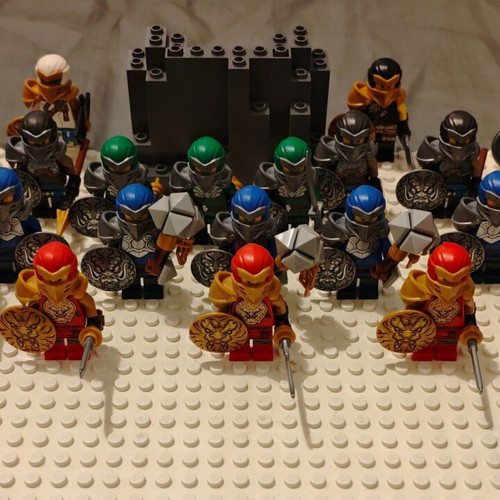 Lego Ninjago Minifigures like new, over 140 genuine