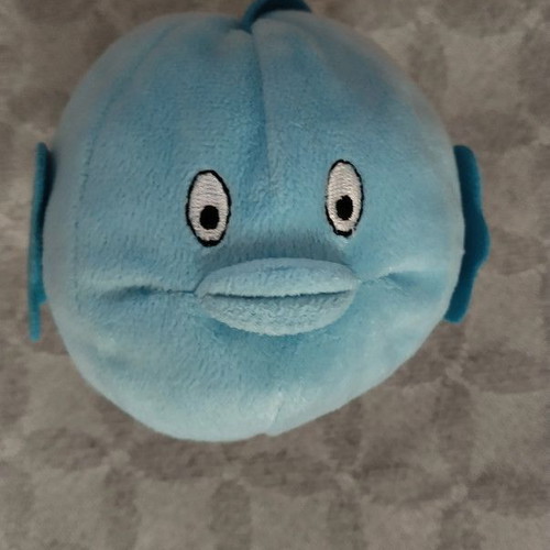 Plush fish like new