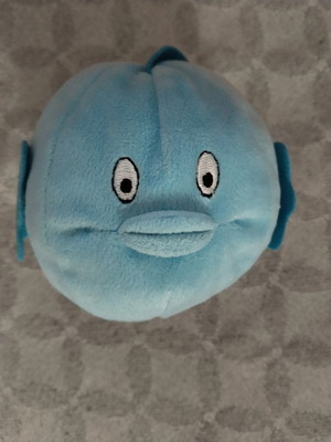 Plush fish like new