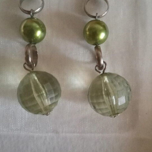 Dangling earrings in shades of green, new