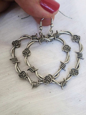 Metal heart earrings with roses new made of stainless steel
