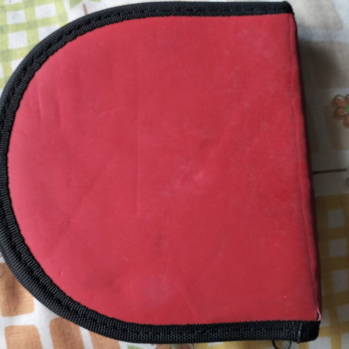 CD/DVD case used, capacity 12 discs