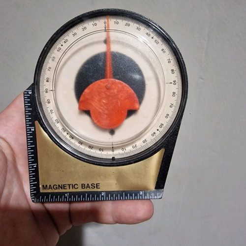 Protractor used with magnet