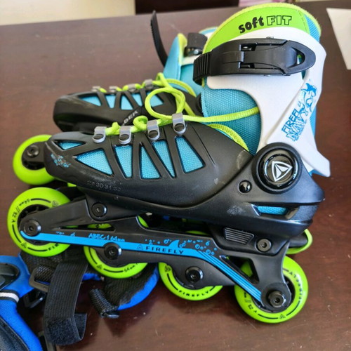 Inline Roller Firefly ABEC 1 64 mm adjustable size 29-32 with Globber protective gear like new