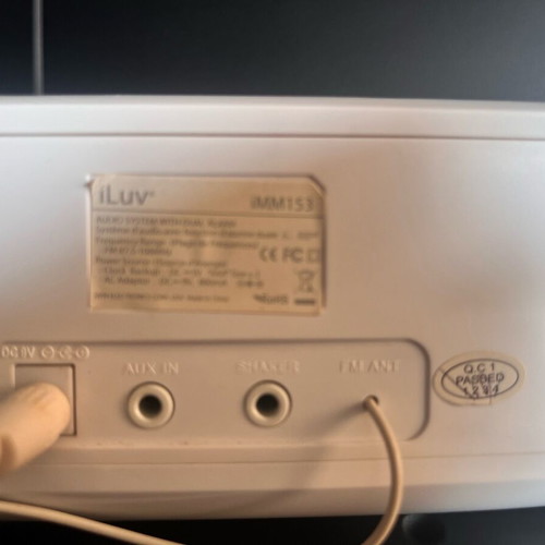 iLuv Radio Alarm Clock like new, Dock Speakers