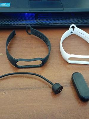 Smart watch σαν καινούργιο με δύο λουράκια και καλώδιο φόρτισης