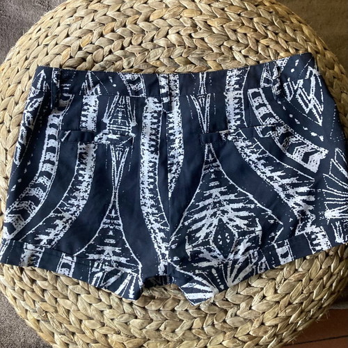 Ethnic boho shorts Sweewe like new, size M, black and white