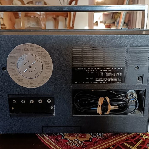 National Panasonic R-2500B φορητό ραδιόφωνο μεταχειρισμένο, 5 μπάντες, 11 τρανζίστορ