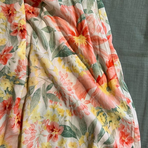 Maxi dress floral like new, size Small, strap details