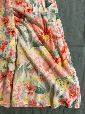 Maxi dress floral like new, size Small, strap details