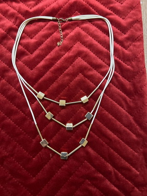Triple white necklace special like new by Axel