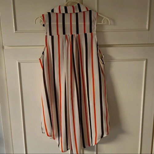 Striped sleeveless shirt size Medium like new, multicolor