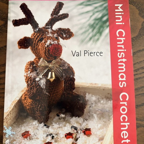 Crochet knitting book like new