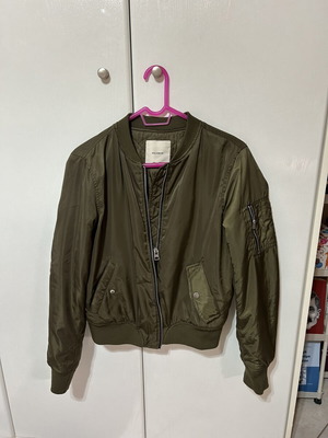 Pull & Bear Lightweight Jacket like new, green, size L
