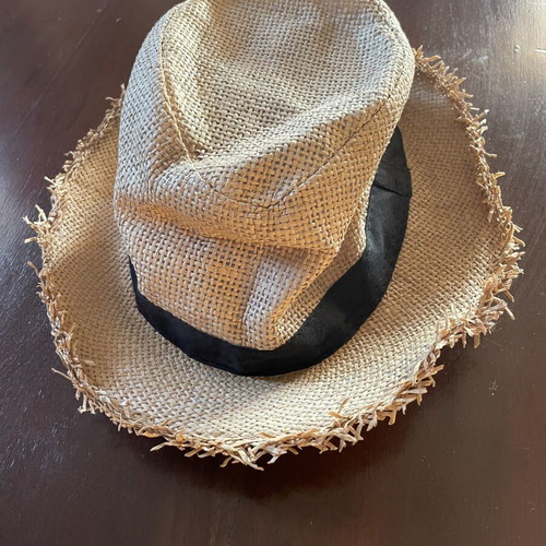 Straw Panama Fedora hat size 58 like new, beige with frayed edges