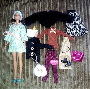 Barbie καστανή (GVJ97) με ρούχα και αξεσουάρ