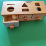 Παιχνίδι Montessori με συρτάρια διαλογής σχημάτων μεταχειρισμένο, ξύλινο