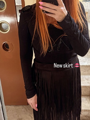 Zara skirt new, size large, black