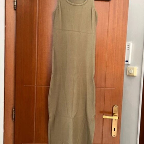Sleeveless fitted dress with side slits, XL