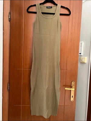 Sleeveless fitted dress with side slits, XL