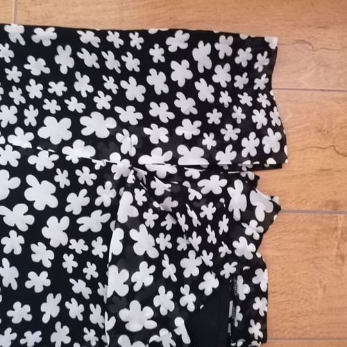 Alain Manoukian skirt L new with inner lining, pleated fabric