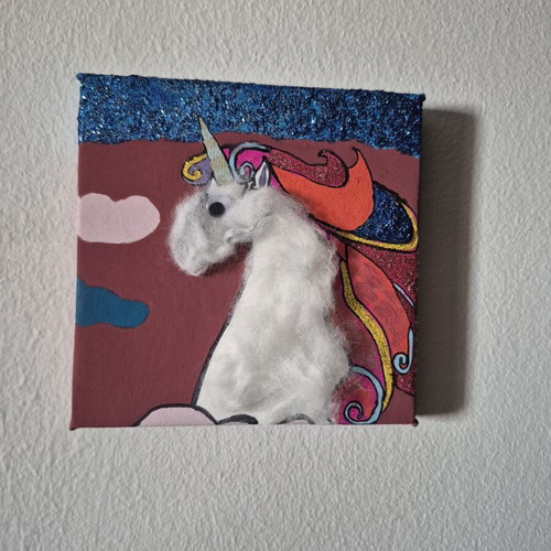 Painting canvas with unicorn, glitter and 3D details