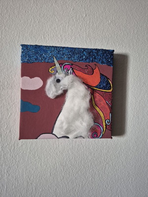 Painting canvas with unicorn, glitter and 3D details