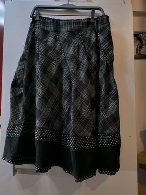 Midi skirt A.L.E. like new, winter with ruffle hem