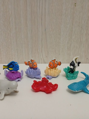 Kinder Joy Surprise Finding Dory Nemo figures used, complete set