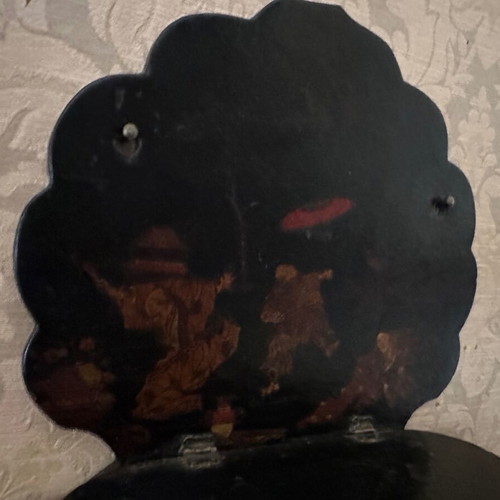 Wall display with Chinese vase and peacock feathers like new