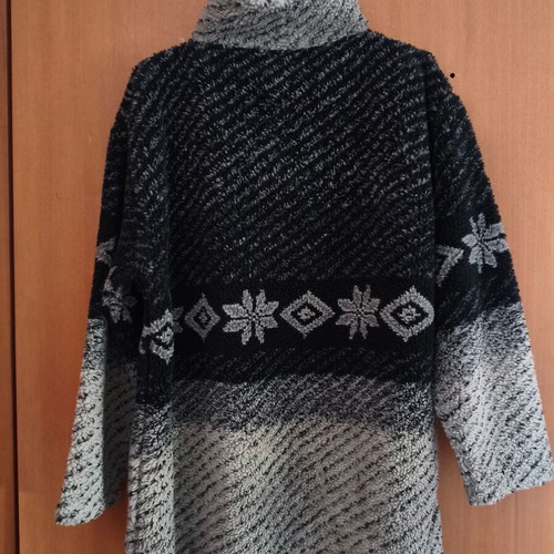 Fleece oversized sherpa pullover with zipper and Nordic design size L like new
