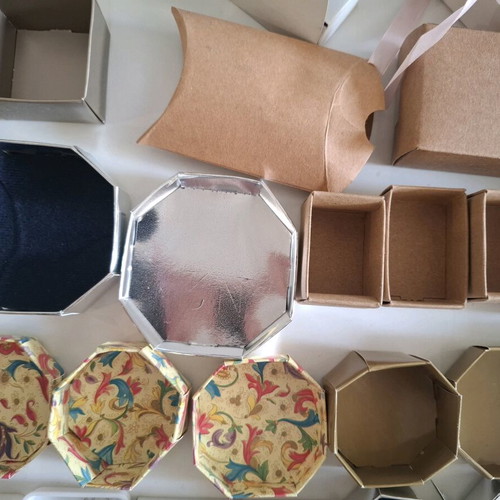 Gift packaging boxes like new