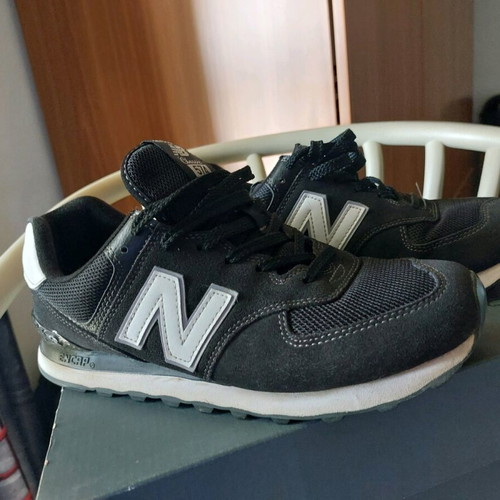 New Balance Classic 574 size 42 black like new