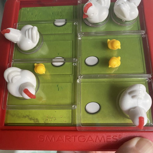 Smart Games Chicken Shuffle Jr. board game like new