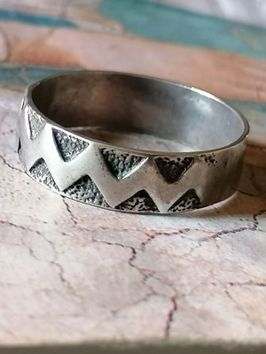 Men's 925 silver ring band with embossed geometric design new no 69 (US 12.5)