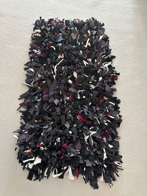 Handmade rag rug new, knot knot