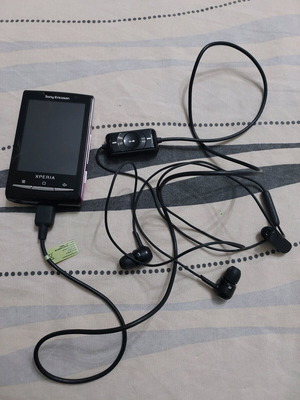 Sony experia mini like new pink with camera and memory card