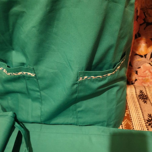 Medical nursing scrub set with blouse and 2 pants like new, green size XS