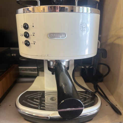 Εσπρεσιέρα Delonghi μεταχειρισμένη, σε άψογη κατάσταση