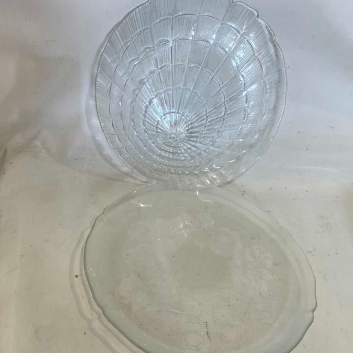 Set of 2 vintage decorative platters used 33x33