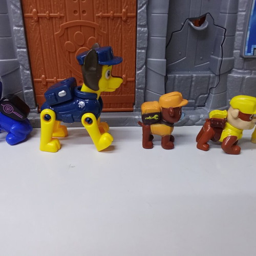 Paw Patrol Rescue Knights Castle HQ playset used with 5 extra figures