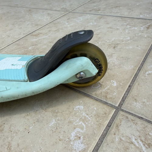 Globber scooter used, mint color, adjustable handlebar, kids 3+