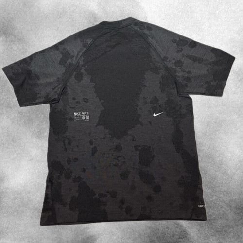 Nike Athletic Shirt like new, black retro Body Shop T-Shirt