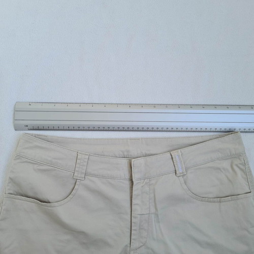 Helly Hansen men's beige shorts size 32 / M