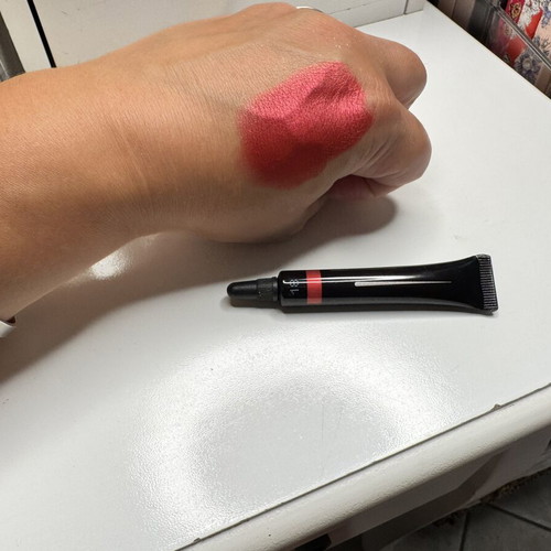 Radiant liquid eyeshadow like new