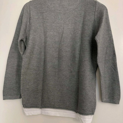 Pull & Bear gray thin blouse like new with white neckline