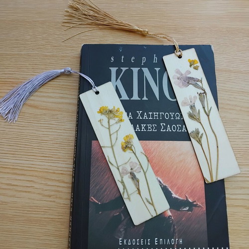 Set of 2 bookmarks with dried flowers new