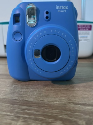 Fujifilm Instax Mini 9 φωτογραφική μηχανή σαν καινούργια, cobalt blue, με λουράκι και κουτί