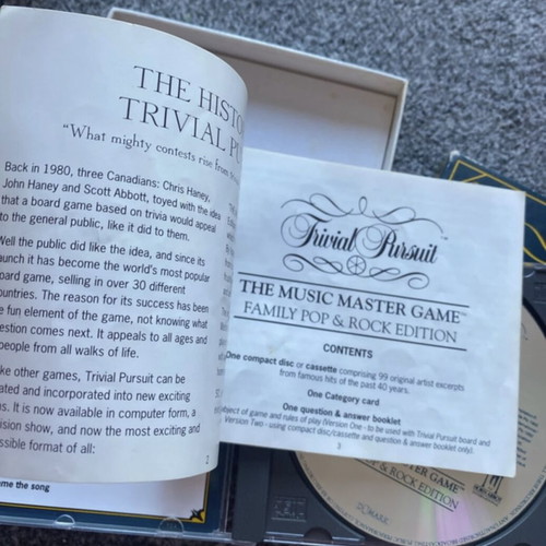 Trivial Pursuit The Music Master Game Family Pop & Rock Edition like new