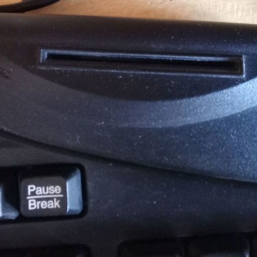 Keyboard with built-in smart card reader, like new